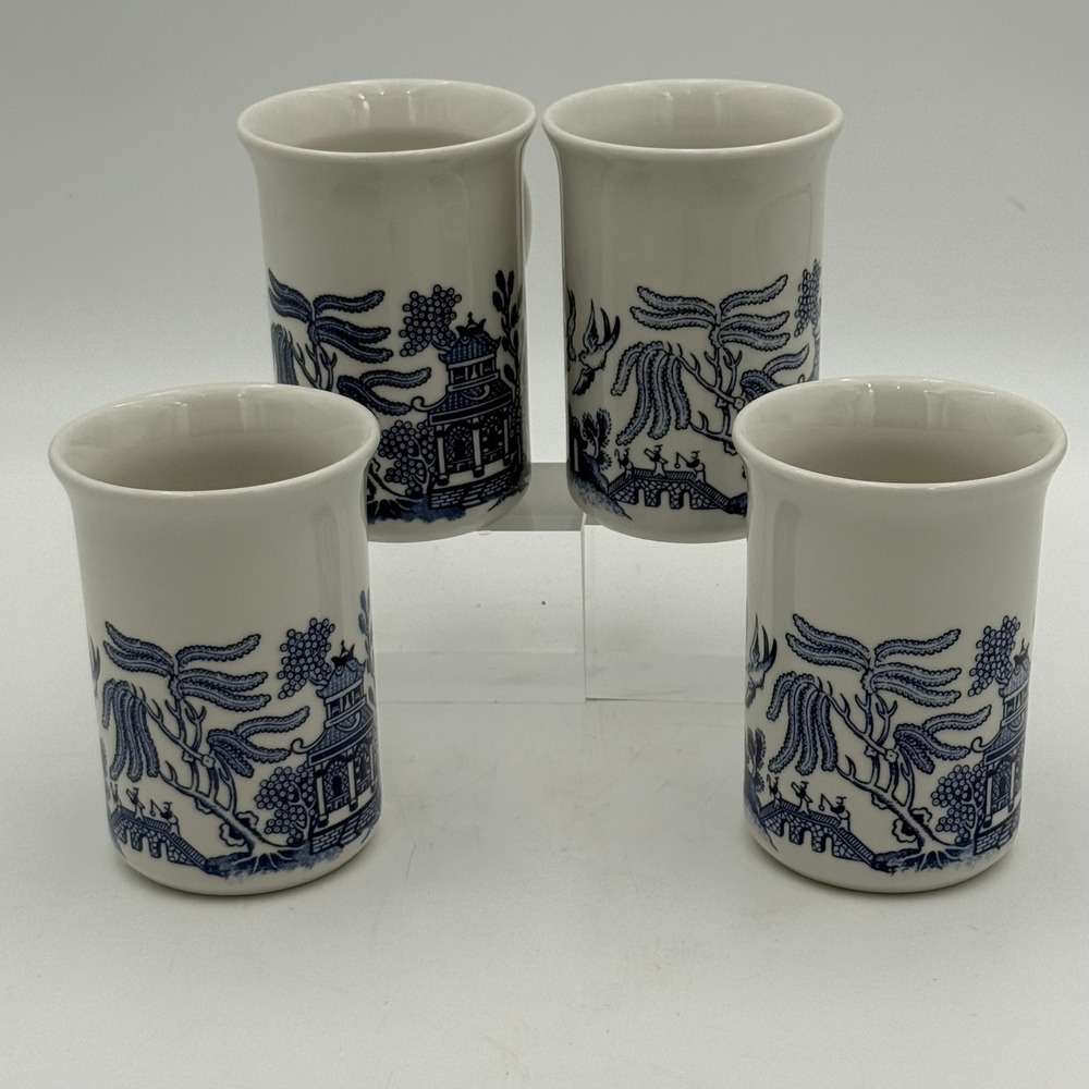 Vintage Blue Willow Coffee Mugs Set of 4 Made in England Blue White Tea Cups - Picture 3 of 8